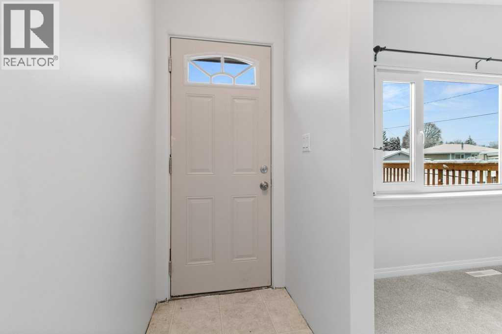 4402 35 Avenue, Red Deer, Alberta T4N 2S2 - Photo 3 - A2269985