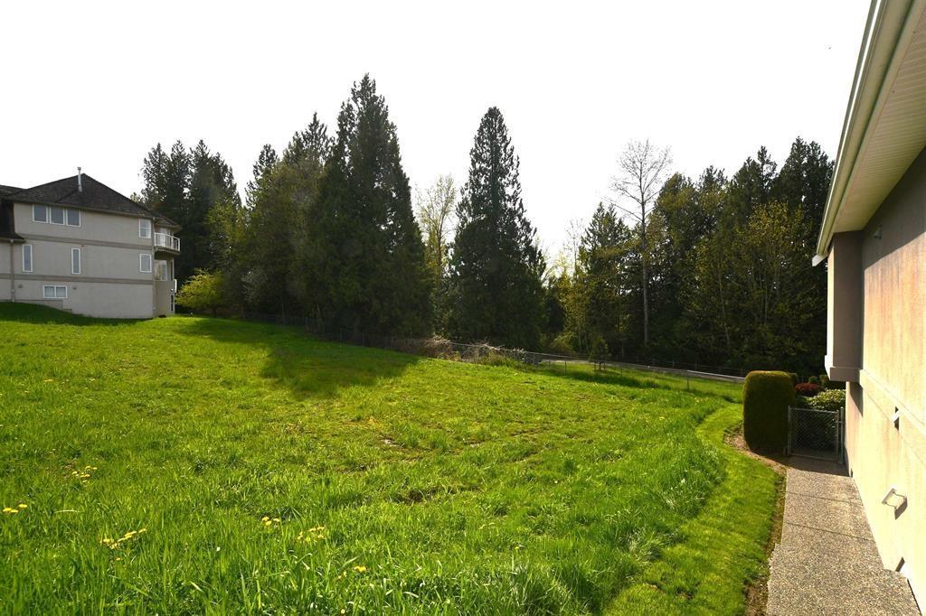 3863 Coachstone Way, Abbotsford, British Columbia  V2S 8G7 - Photo 2 - R3073547