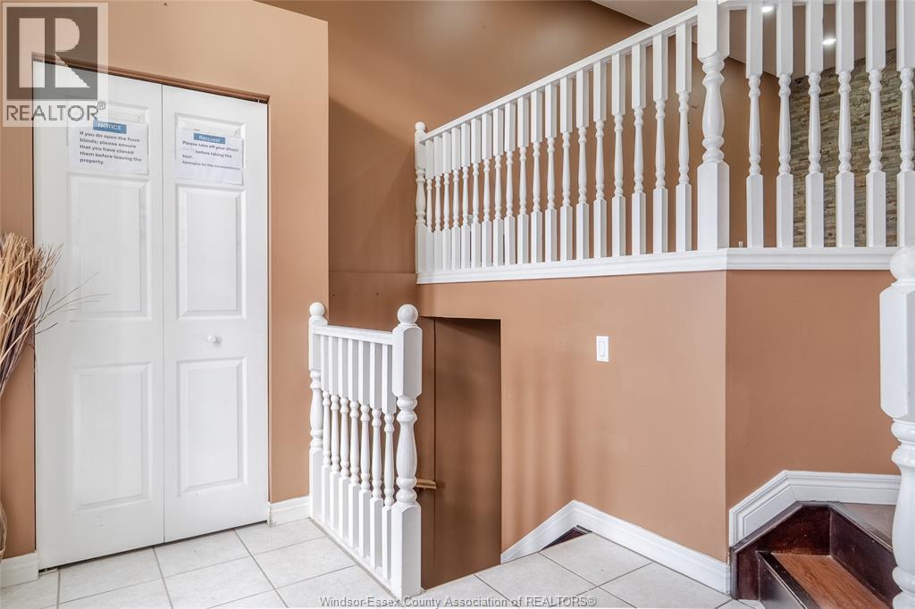 3740 Holburn, Windsor, Ontario N9E 4S9 - Photo 2 - 25031696