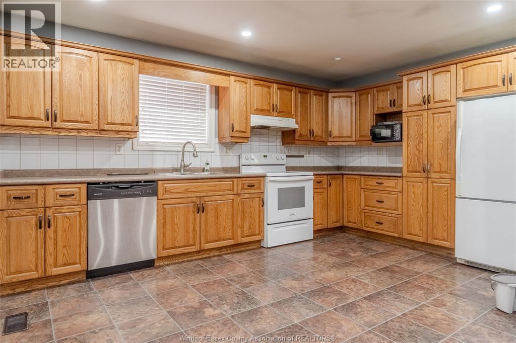 3740 Holburn, Windsor, Ontario N9E 4S9 - Photo 6 - 25031696