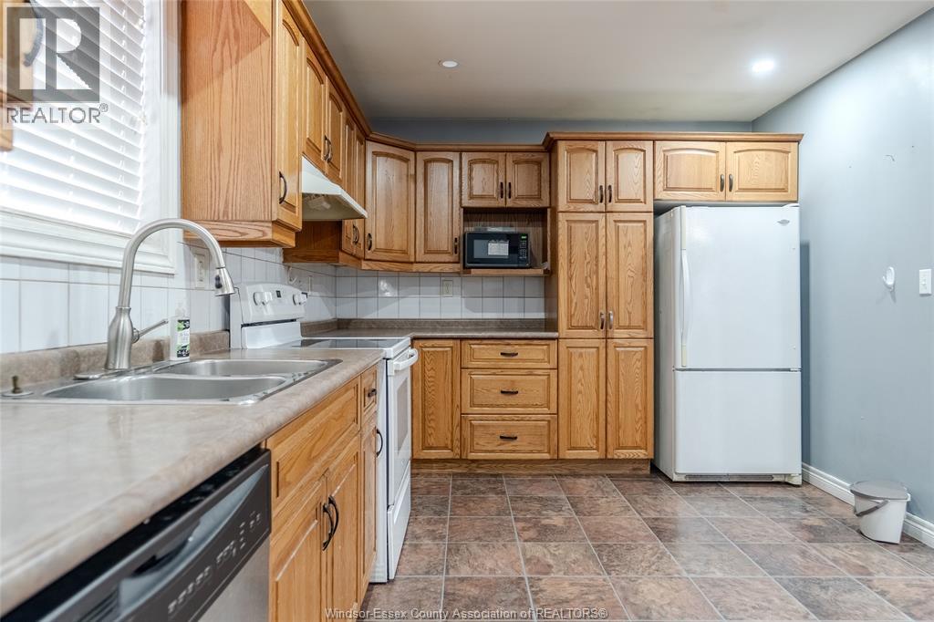 3740 Holburn, Windsor, Ontario N9E 4S9 - Photo 7 - 25031696