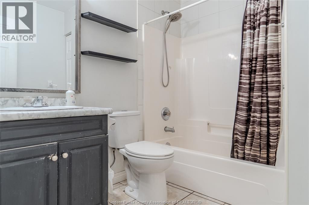 3740 Holburn, Windsor, Ontario N9E 4S9 - Photo 8 - 25031696