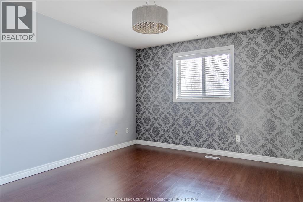 3740 Holburn, Windsor, Ontario N9E 4S9 - Photo 9 - 25031696