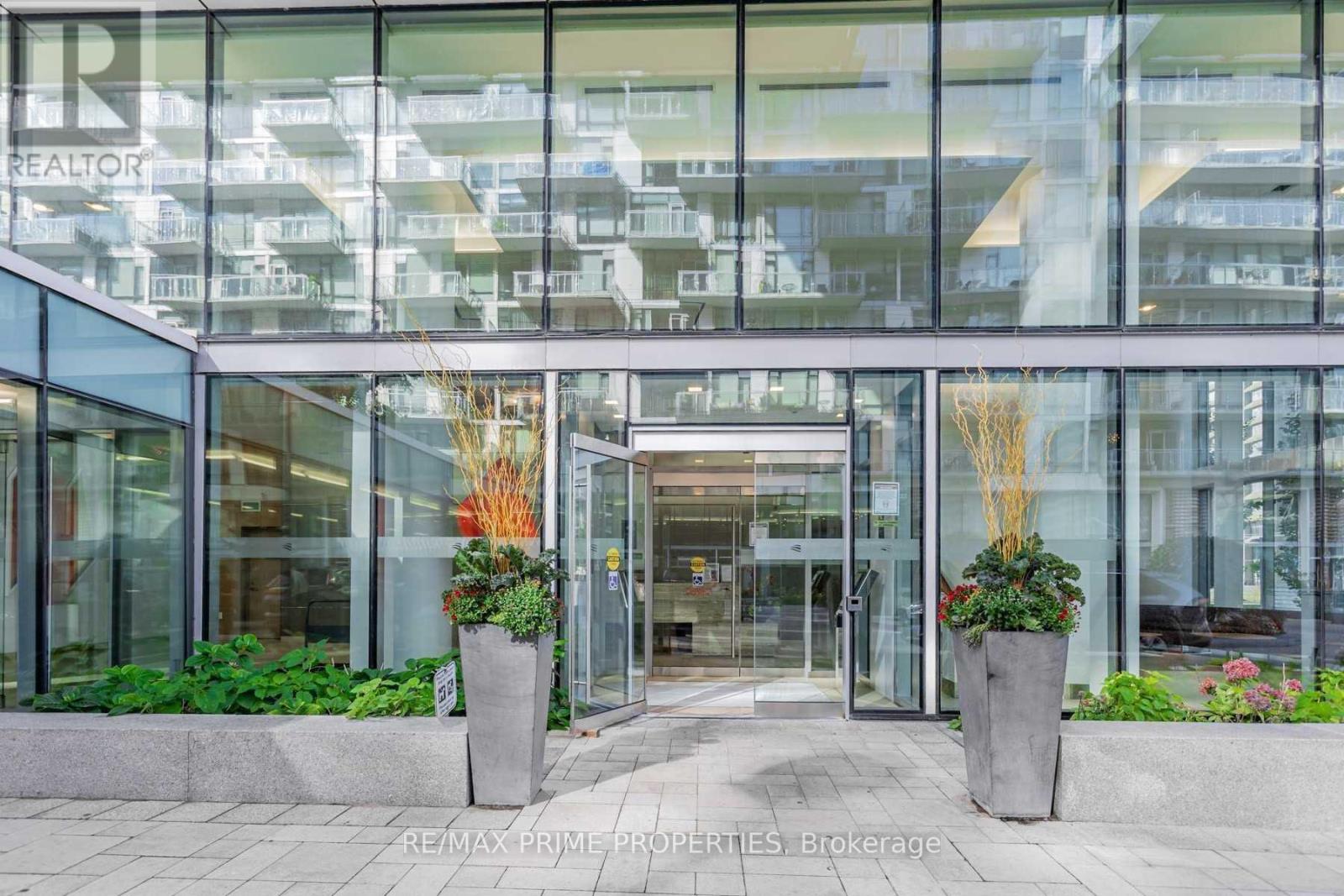 504 - 39 Queens Quay E, Toronto (Waterfront Communities), Ontario  M5E 0A5 - Photo 2 - C12634286