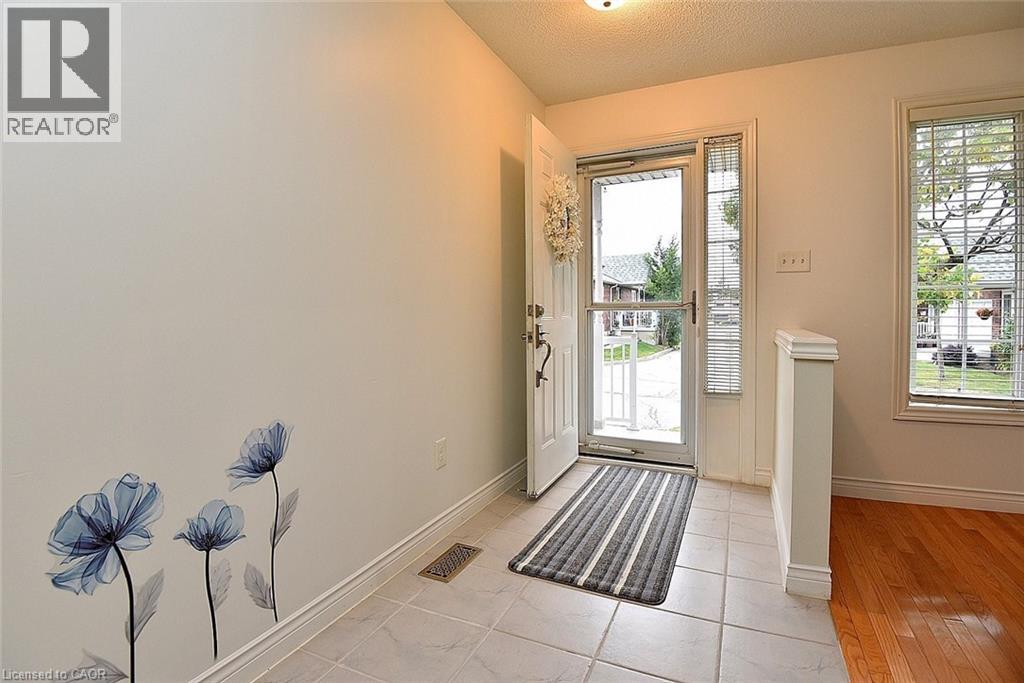 243 Fennell Avenue E Unit# 13, Hamilton, Ontario  L9A 1S8 - Photo 4 - 40772699