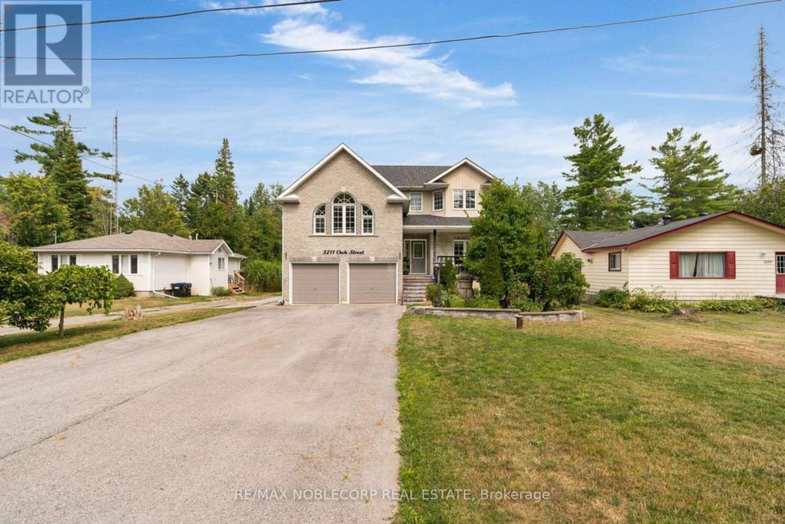 3211 Oak Street, Innisfil, Ontario  L9S 2K3 - Photo 2 - N12633266