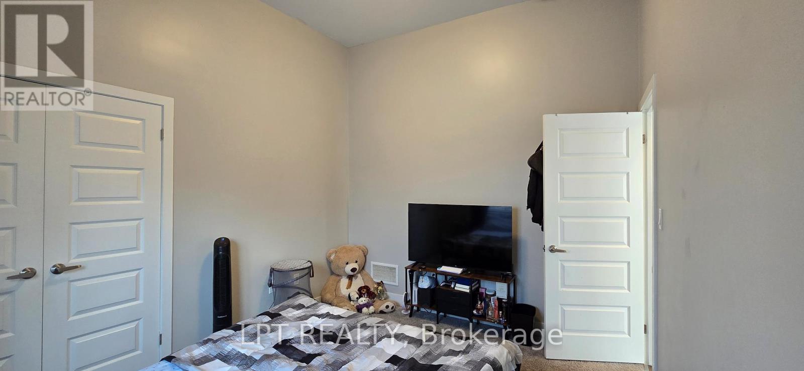 261 Cairn Street, London South, Ontario N5Z 3W9 - Photo 4 - X12428368