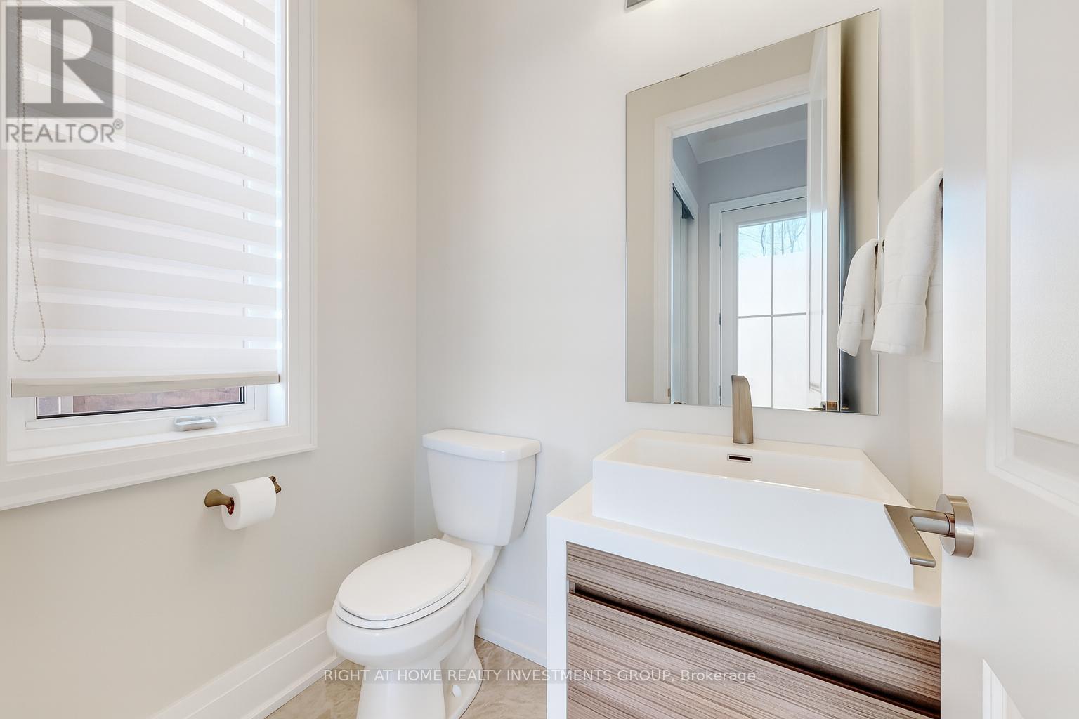 75 Manor Hampton Street, East Gwillimbury, Ontario  L9N 0P9 - Photo 5 - N12634220