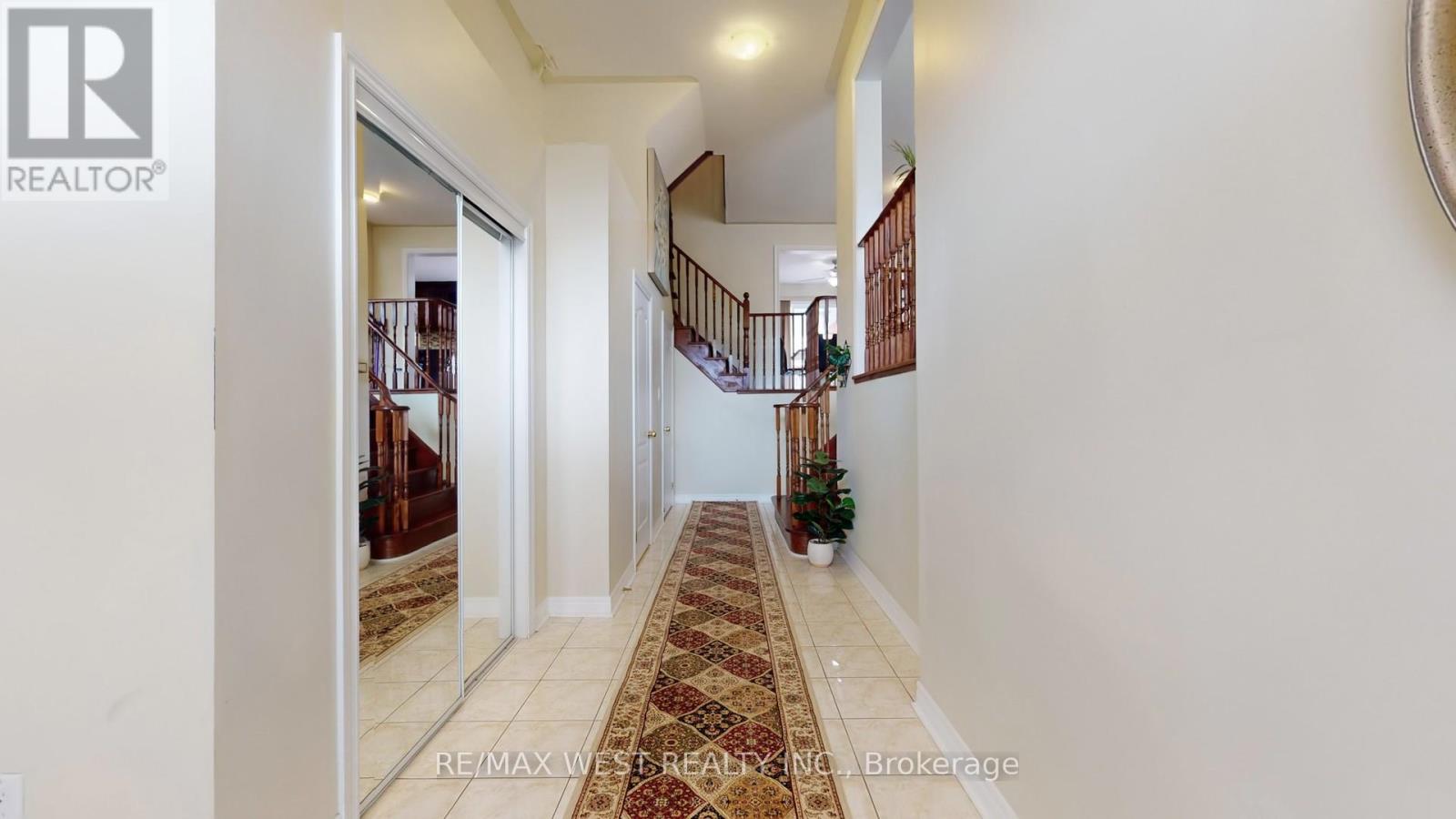 247 Knapton Drive, Newmarket, Ontario  L3X 3B7 - Photo 4 - N12634256