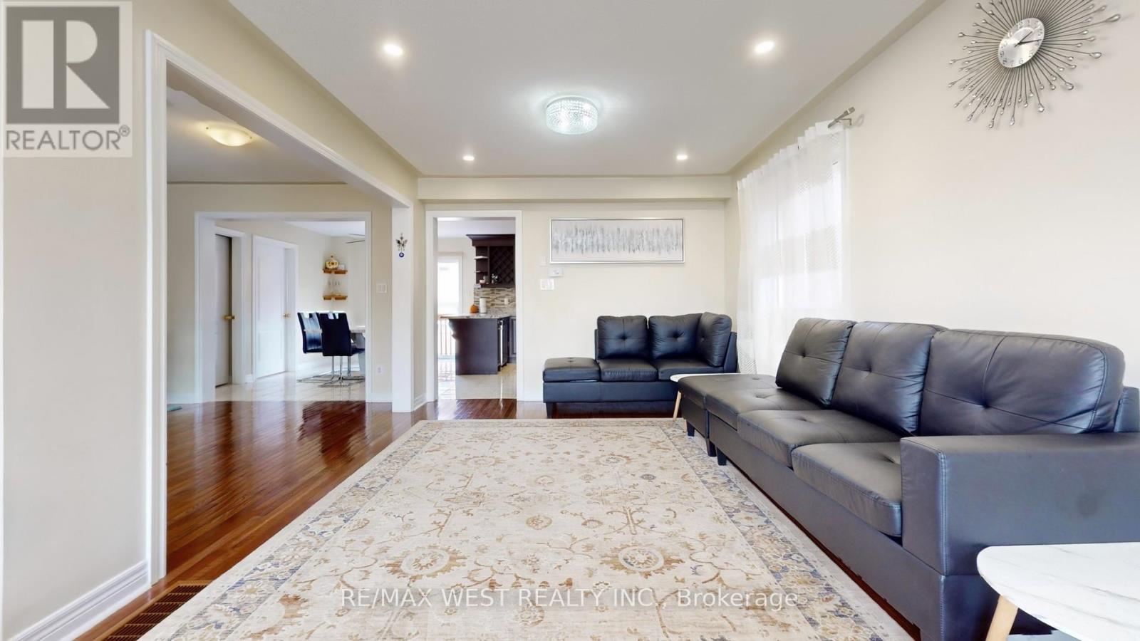 247 Knapton Drive, Newmarket, Ontario  L3X 3B7 - Photo 7 - N12634256