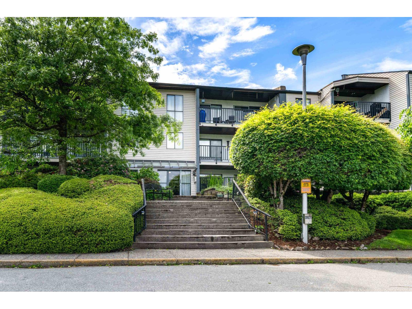 311 9952 149 STREET, Surrey, British Columbia