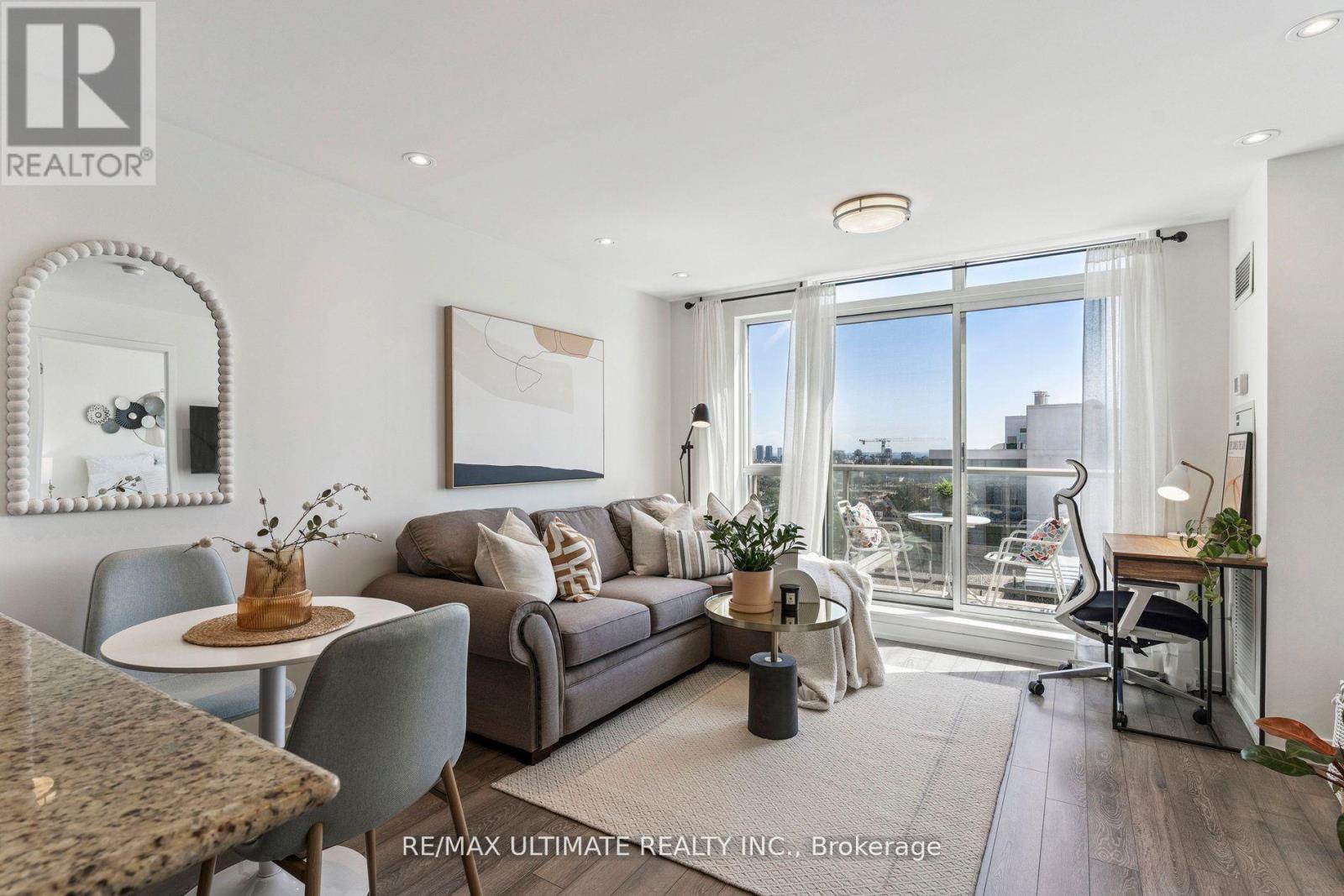 1402 - 816 LANSDOWNE AVENUE, Toronto, Ontario