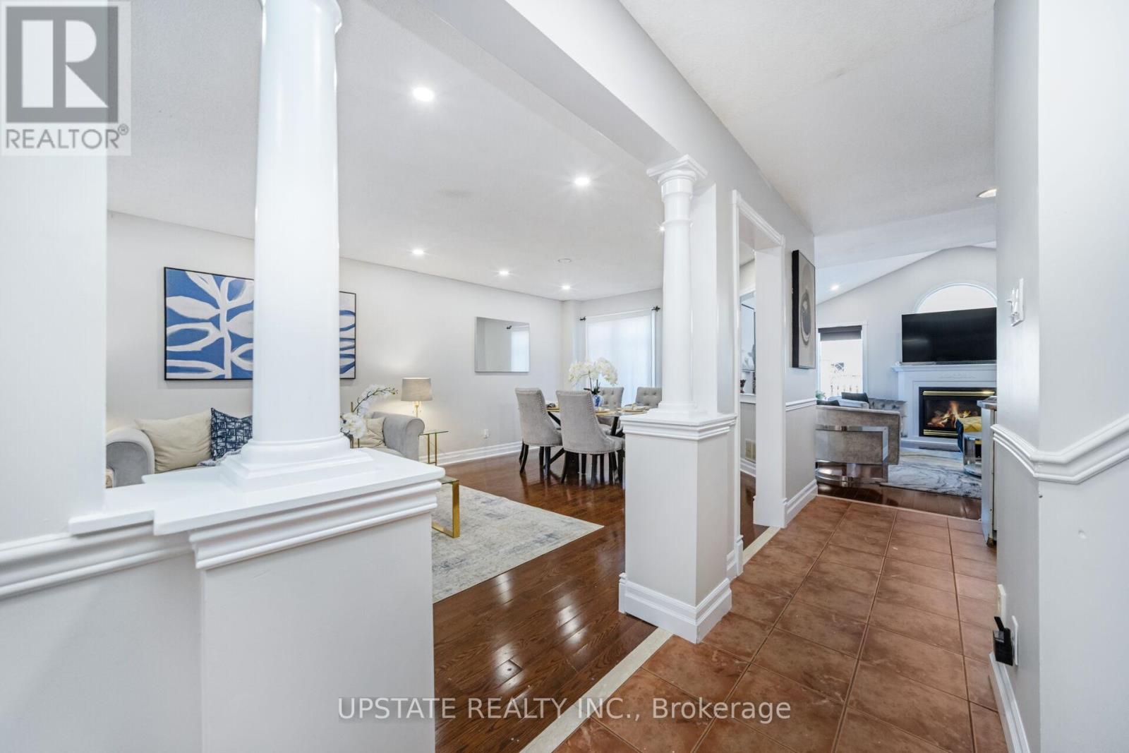 7311 Black Walnut Trail, Mississauga, Ontario  L5N 7M4 - Photo 3 - W12634212