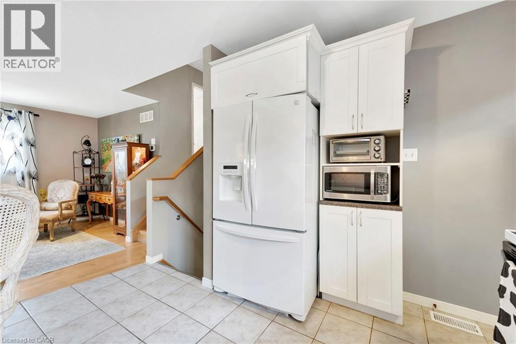 39 Marilyn Court, Hamilton, Ontario  L9B 2T5 - Photo 11 - 40793848