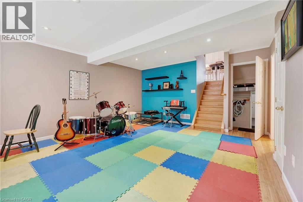 39 Marilyn Court, Hamilton, Ontario  L9B 2T5 - Photo 18 - 40793848