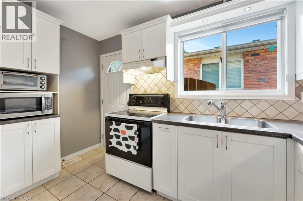 39 Marilyn Court, Hamilton, Ontario  L9B 2T5 - Photo 10 - 40793848