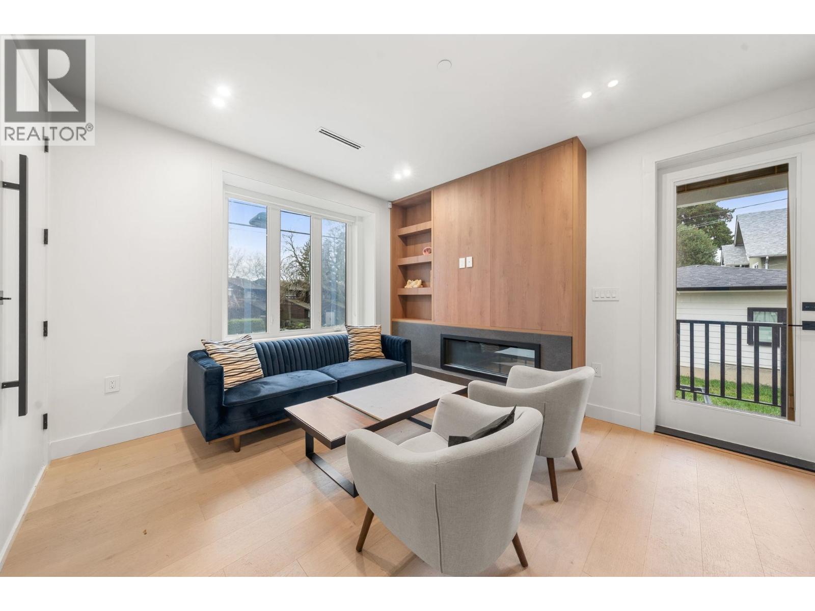 3483 Adanac Street, Vancouver, British Columbia  V5K 4P4 - Photo 3 - R3073760