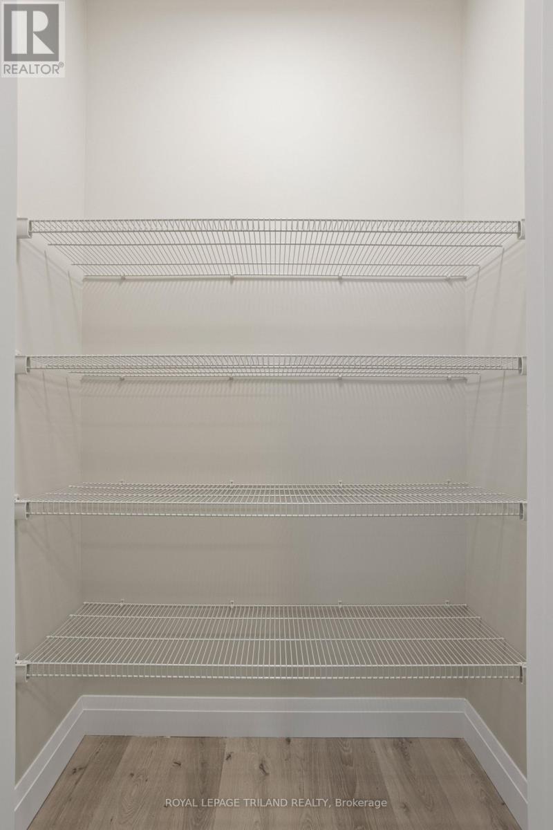 101 - 33318 Richmond Street, Lucan Biddulph, Ontario  N0M 2J0 - Photo 10 - X12634354