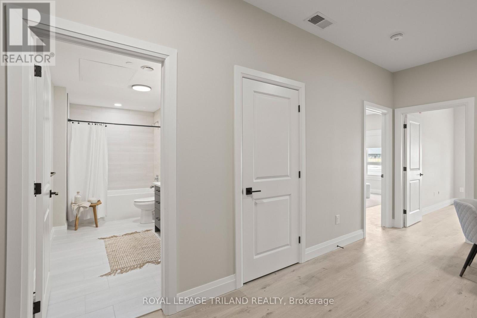 101 - 33318 Richmond Street, Lucan Biddulph, Ontario  N0M 2J0 - Photo 4 - X12634354