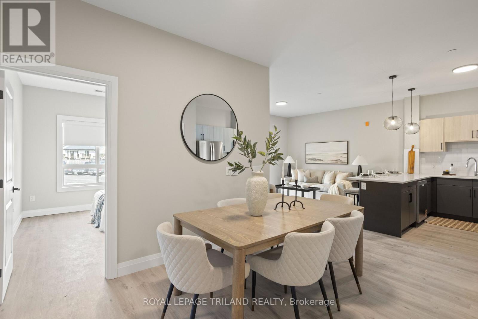 101 - 33318 Richmond Street, Lucan Biddulph, Ontario  N0M 2J0 - Photo 5 - X12634354