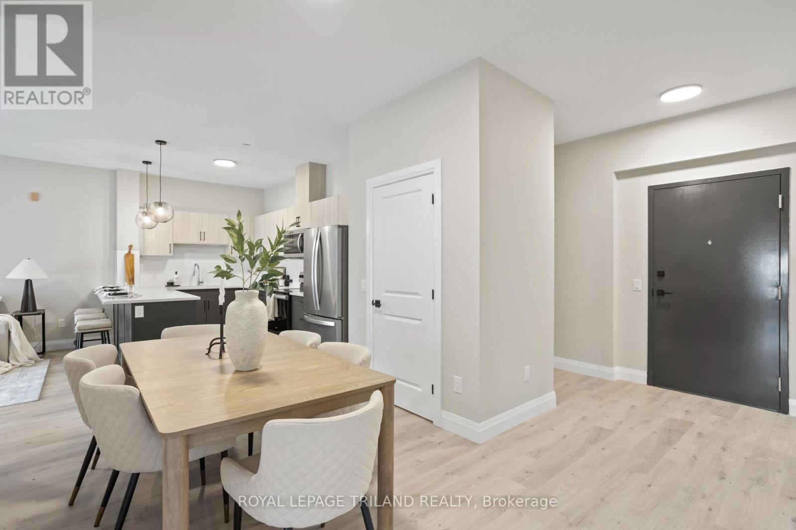 101 - 33318 Richmond Street, Lucan Biddulph, Ontario  N0M 2J0 - Photo 6 - X12634354