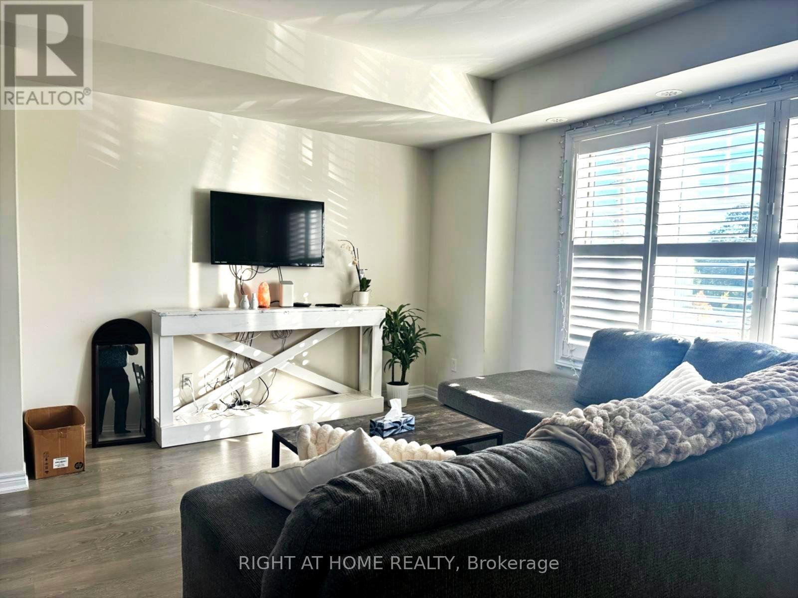 111 Starwood Drive, Guelph, Ontario  N1E 7J9 - Photo 5 - X12591306