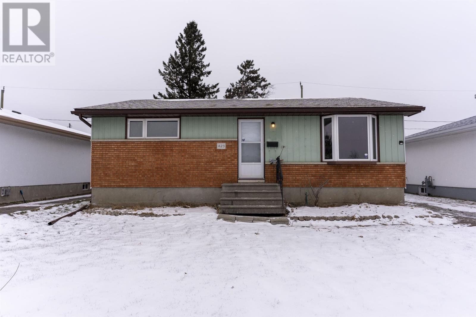 423 Churchill Dr W, Thunder Bay, Ontario  P7C 1V8 - Photo 1 - TB253638