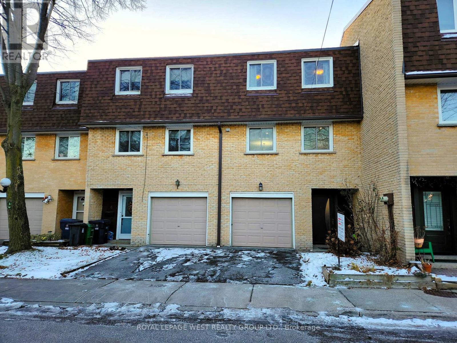 3 - 92 Twenty Ninth Street, Toronto, Ontario  M8W 3B2 - Photo 4 - W12440047