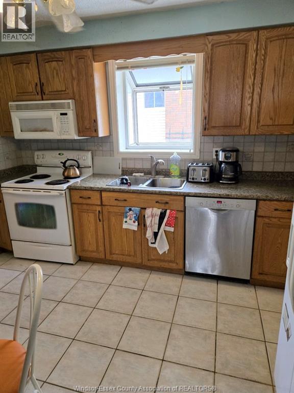 285 Brien Avenue East, Essex, Ontario N8M 2P7 - Photo 3 - 25031697