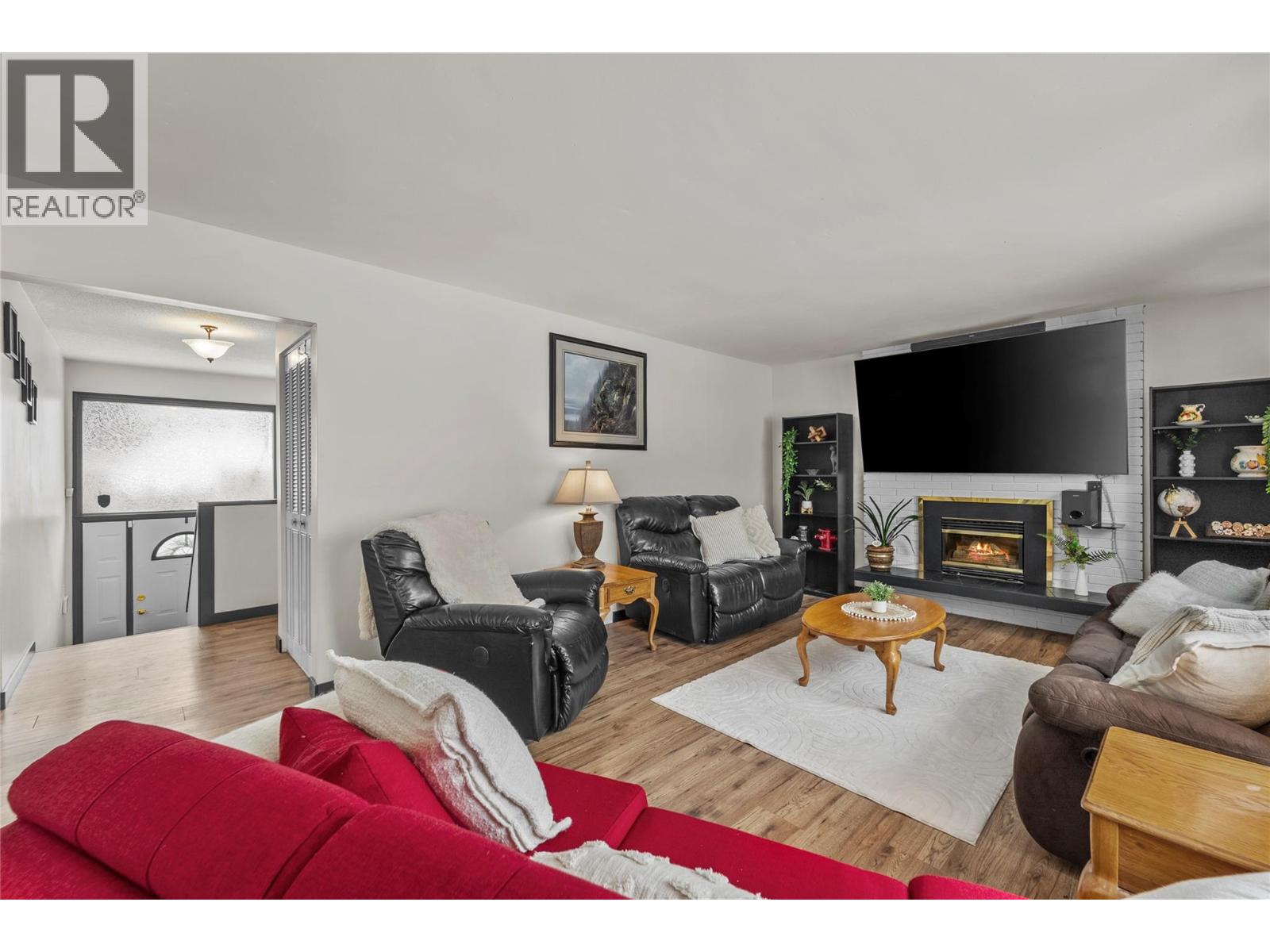 1572 Valleyview Drive, Cache Creek, British Columbia  V0K 1H0 - Photo 4 - 10371143