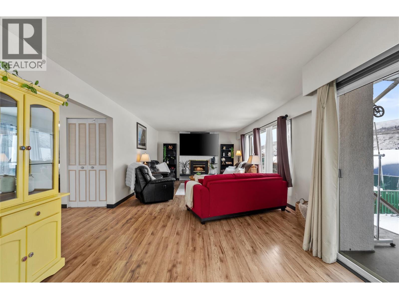 1572 Valleyview Drive, Cache Creek, British Columbia  V0K 1H0 - Photo 6 - 10371143