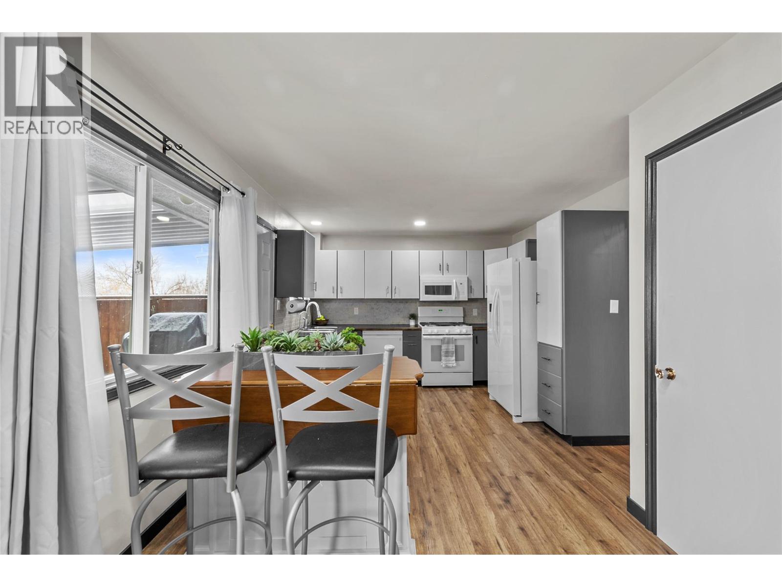 1572 Valleyview Drive, Cache Creek, British Columbia  V0K 1H0 - Photo 9 - 10371143