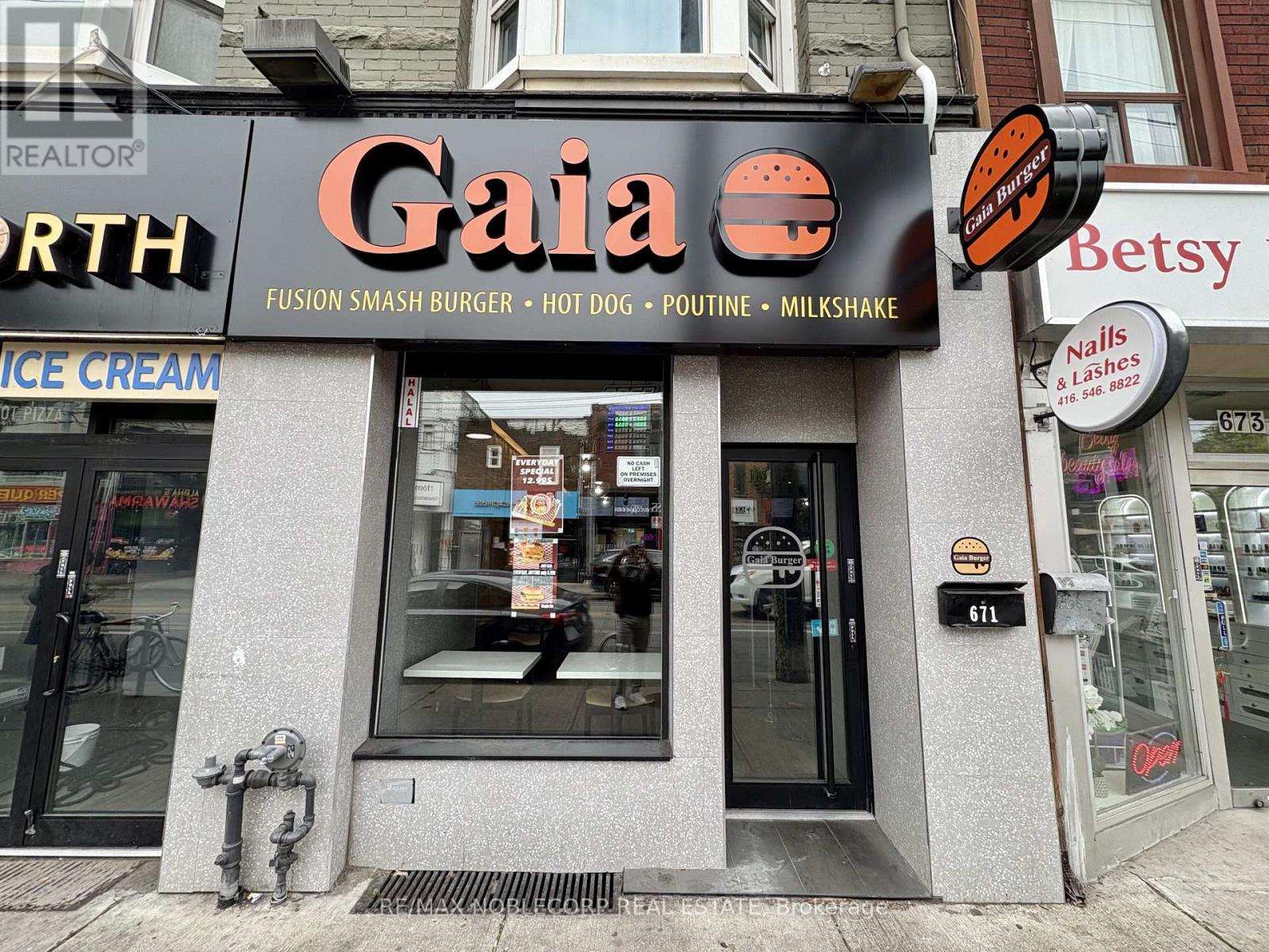 671 QUEEN STREET W, Toronto, Ontario