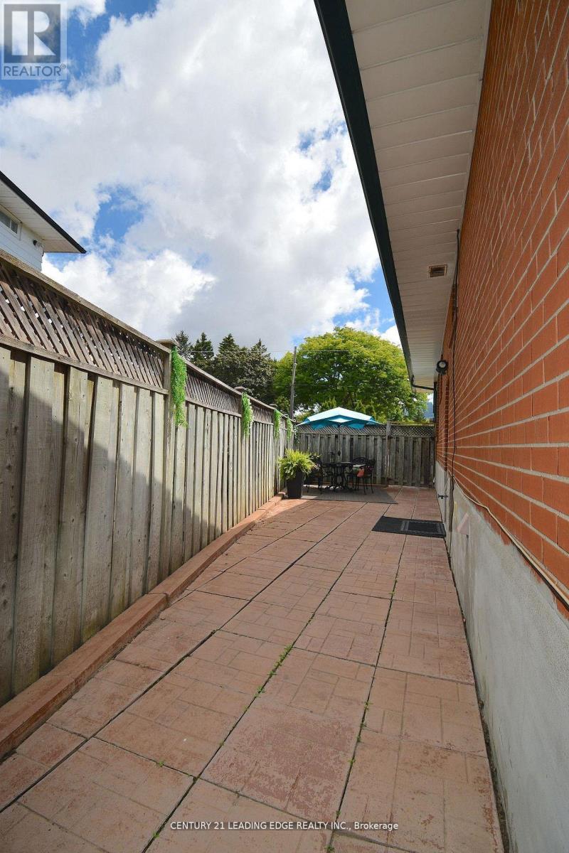 84 Allanford Road, Toronto, Ontario  M1T 2N5 - Photo 5 - E12634306