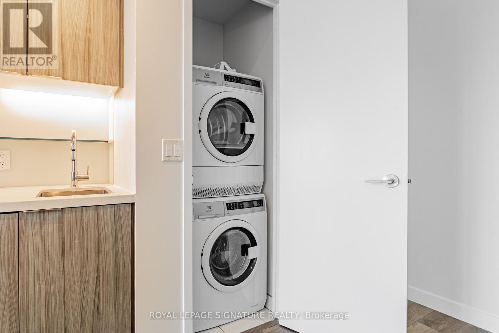 1805 - 215 Queen Street W, Toronto, Ontario  M5V 0P5 - Photo 28 - C12478117