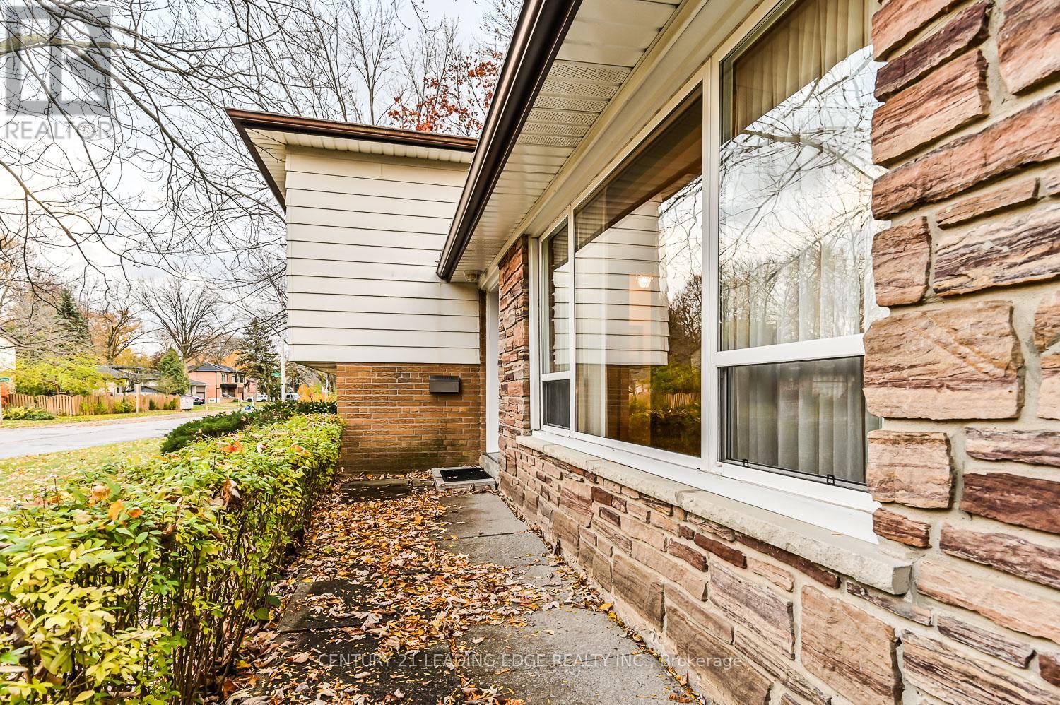 12 Pratt Circle, Markham, Ontario  L3R 1Y2 - Photo 4 - N12634296