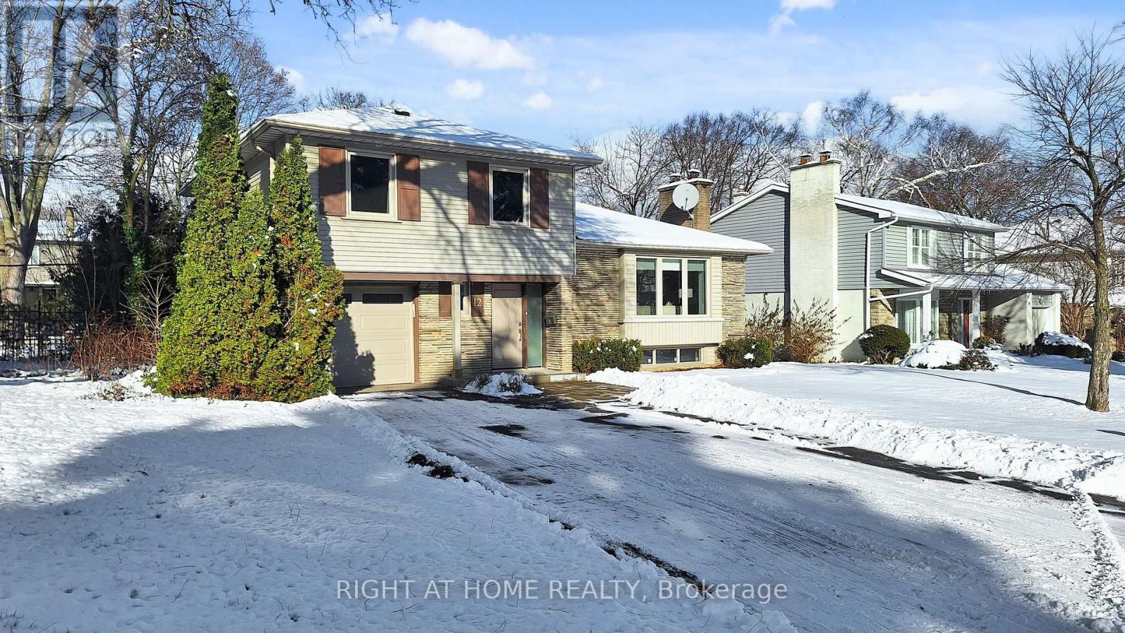 12 Courtham Avenue, Markham, Ontario  L3T 1G3 - Photo 2 - N12634322