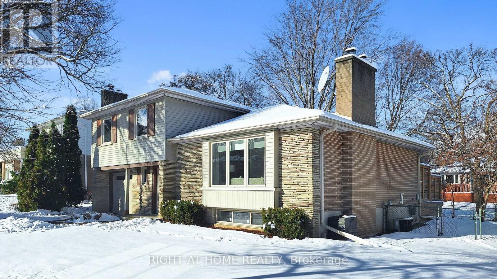 12 Courtham Avenue, Markham, Ontario  L3T 1G3 - Photo 3 - N12634322