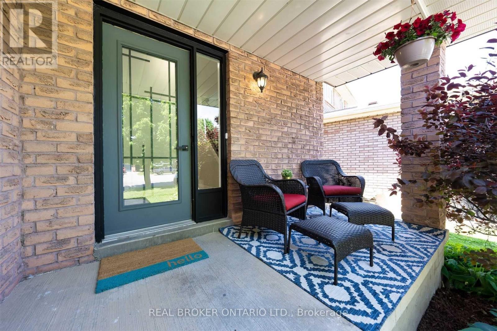 141 Cunningham Drive, New Tecumseth, Ontario  L9R 1C4 - Photo 4 - N12634324