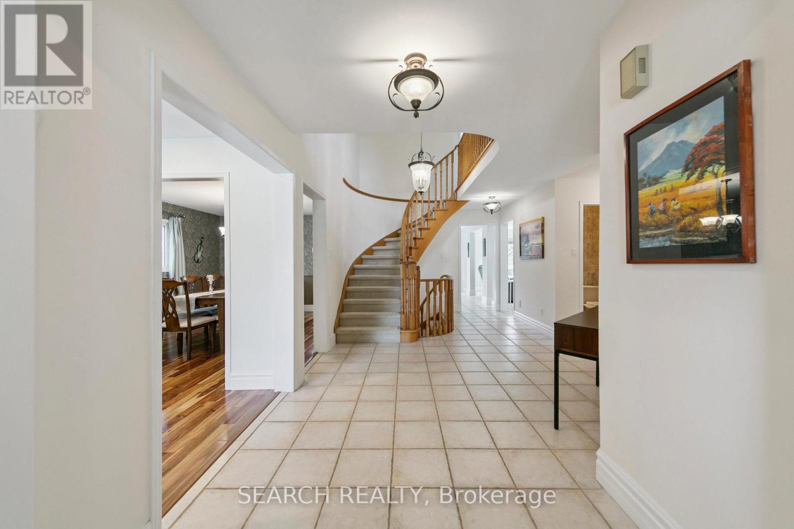 1823 The Chase, Mississauga, Ontario  L5M 2Y8 - Photo 2 - W12415326