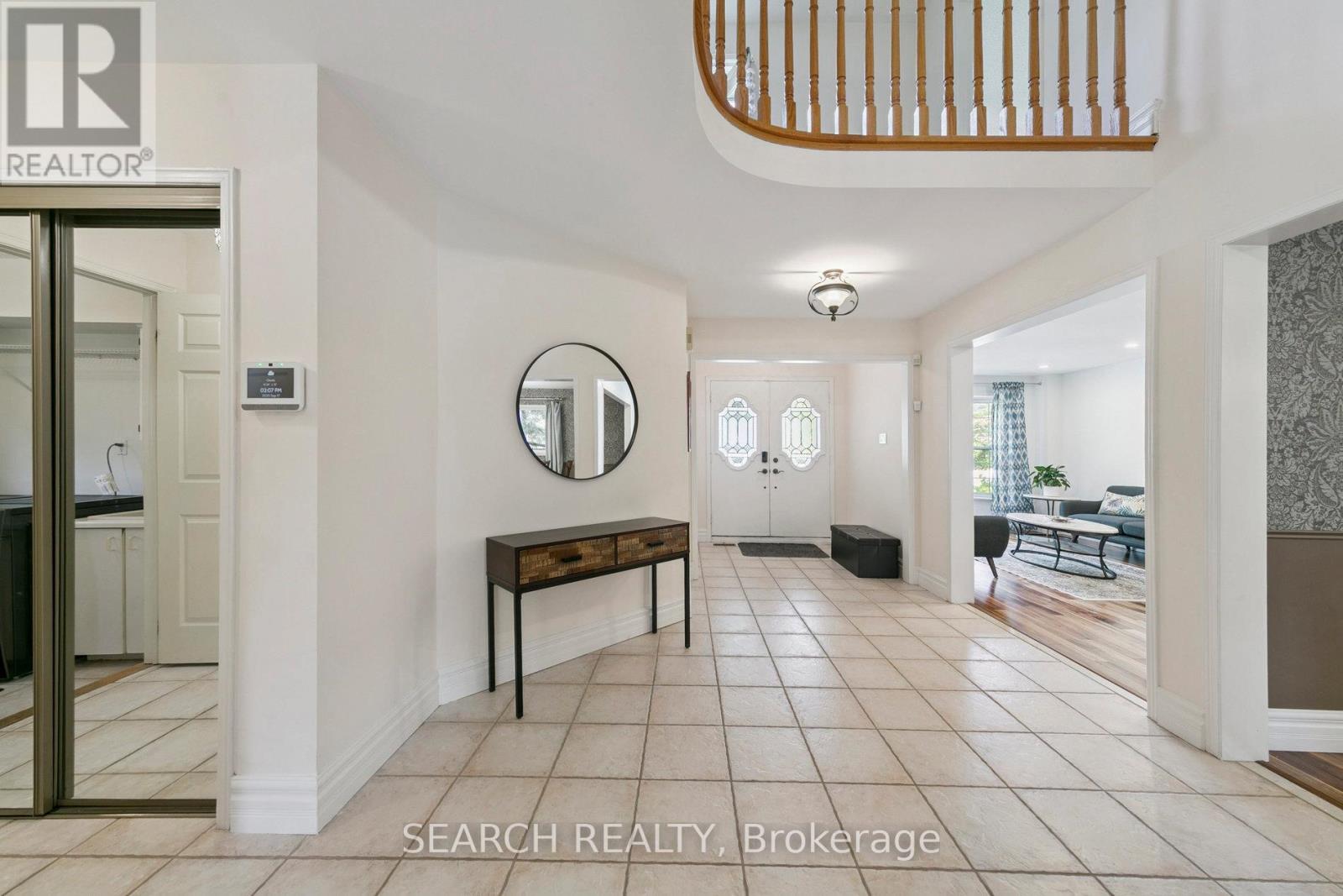 1823 The Chase, Mississauga, Ontario  L5M 2Y8 - Photo 3 - W12415326