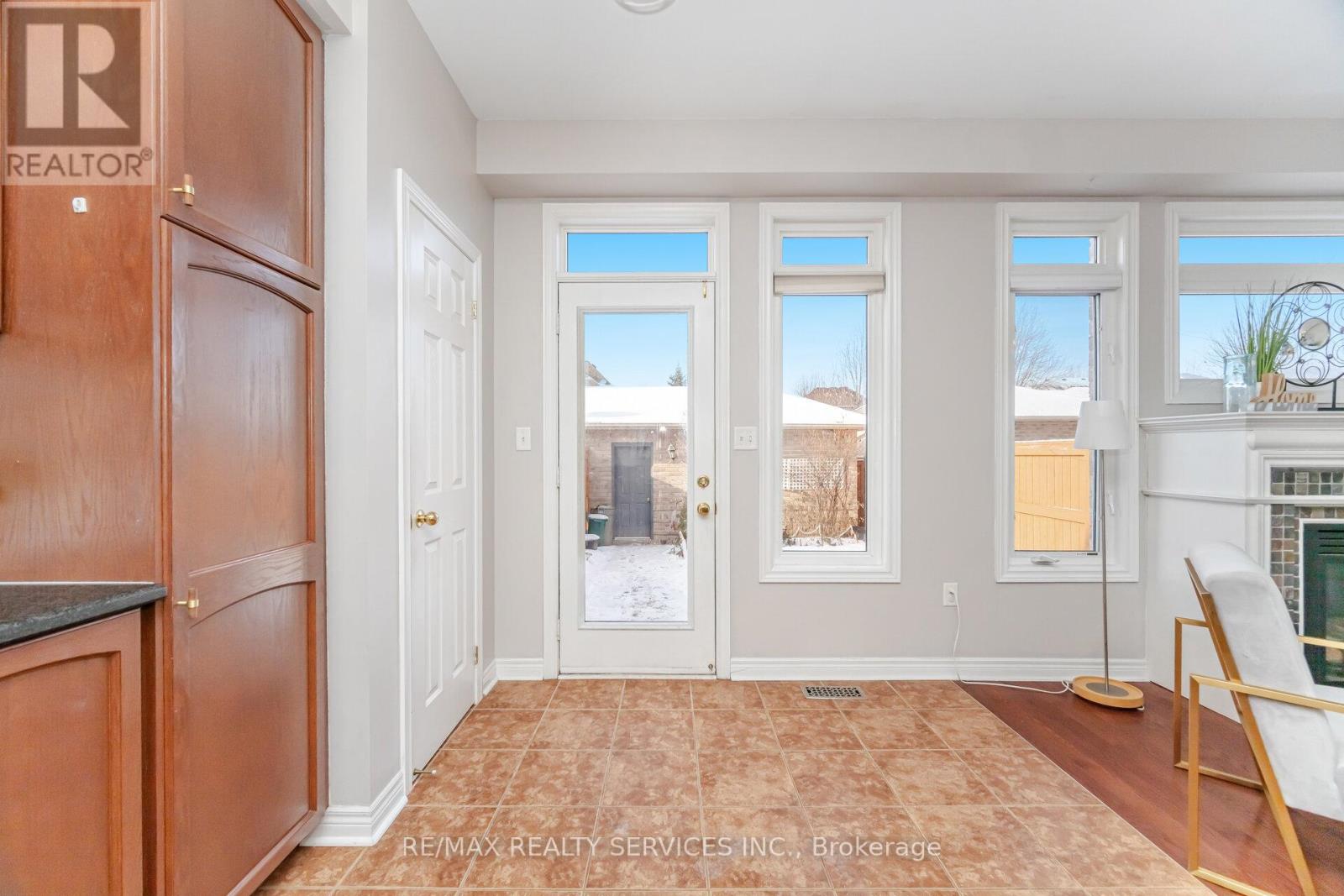 3027 Richview Boulevard, Oakville, Ontario L6M 5C7 - Photo 19 - W12634290