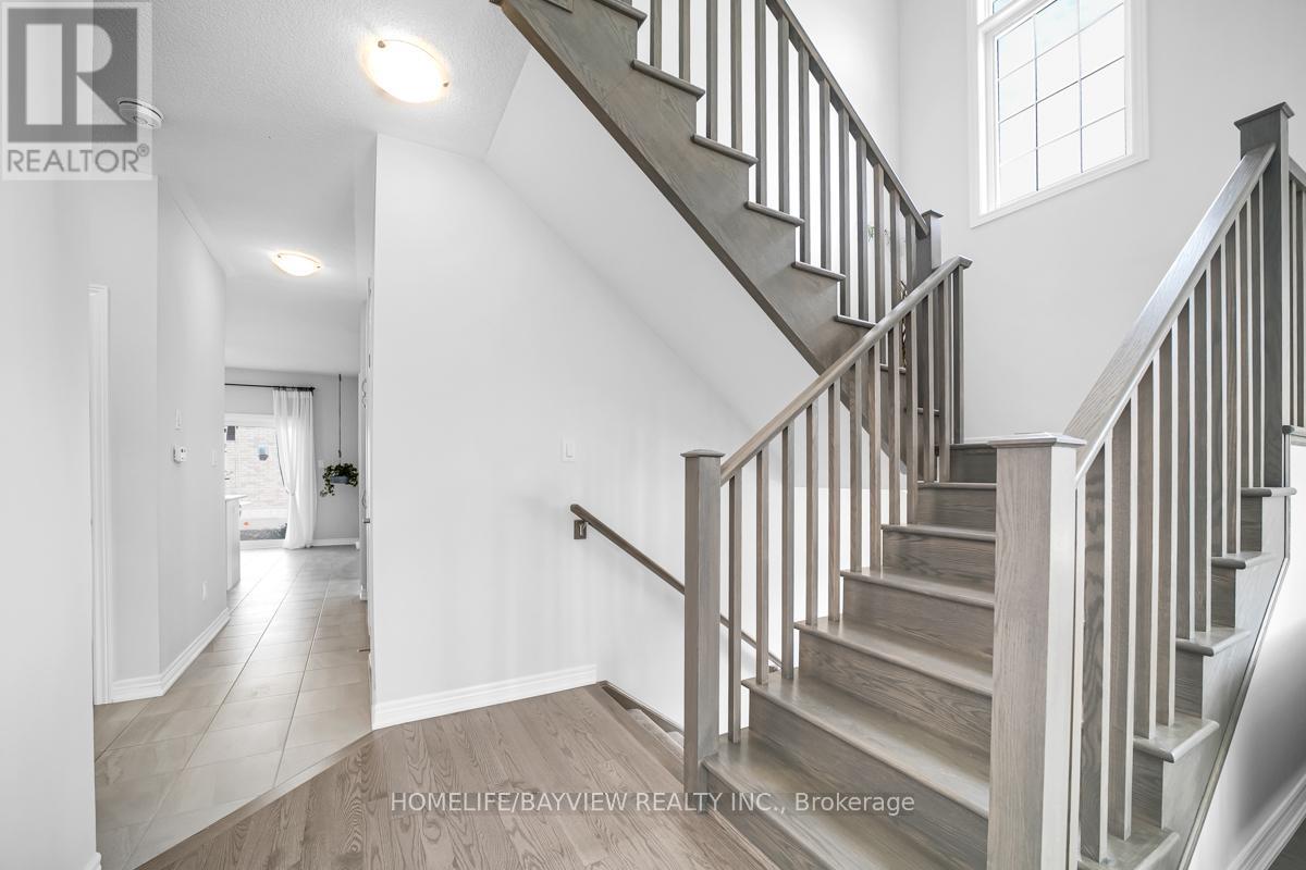 52 Bluestone Crescent, Brampton (Sandringham-Wellington), Ontario  L6R 4B8 - Photo 11 - W12634342