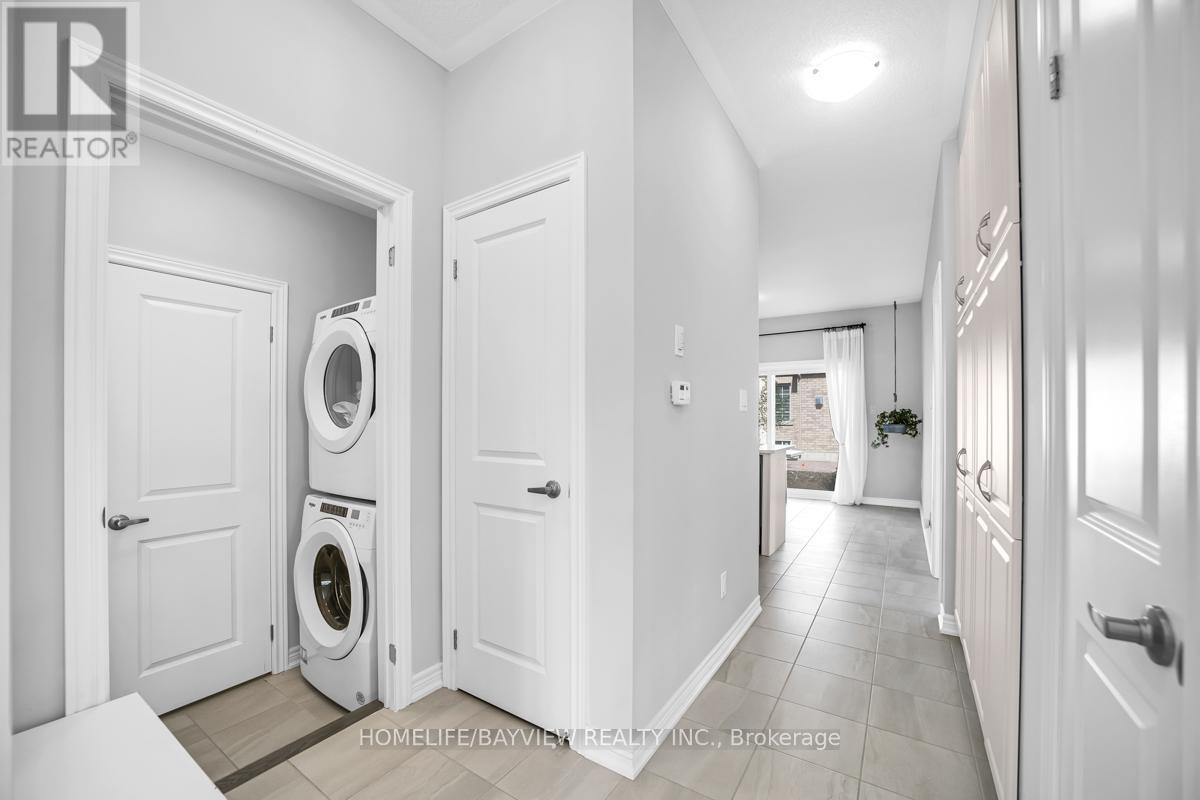 52 Bluestone Crescent, Brampton (Sandringham-Wellington), Ontario  L6R 4B8 - Photo 14 - W12634342