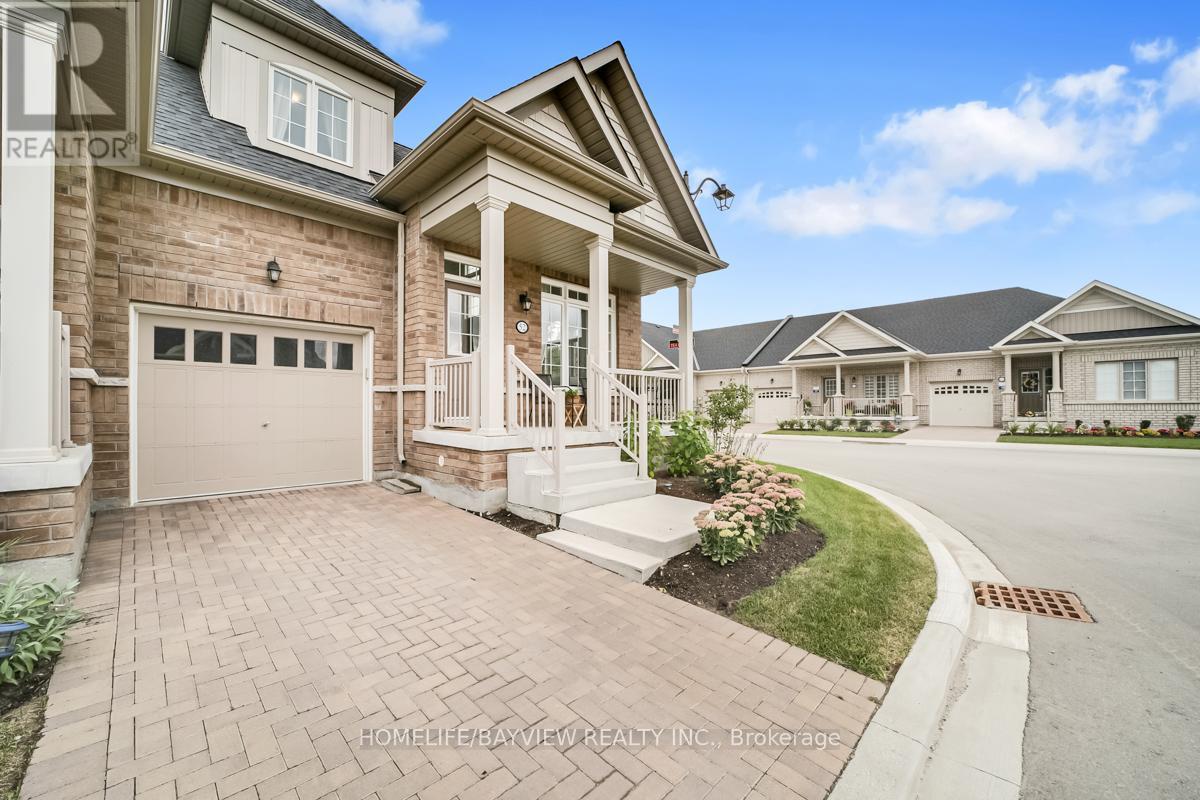 52 Bluestone Crescent, Brampton (Sandringham-Wellington), Ontario  L6R 4B8 - Photo 2 - W12634342