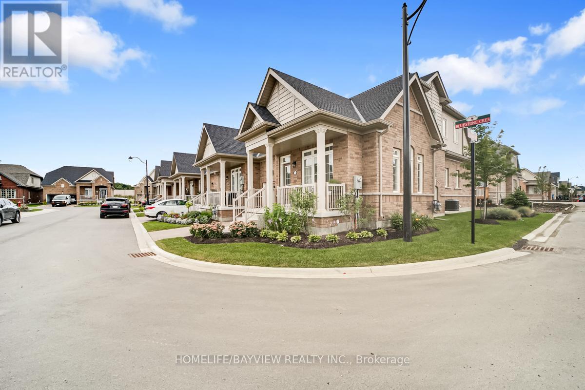 52 Bluestone Crescent, Brampton (Sandringham-Wellington), Ontario  L6R 4B8 - Photo 4 - W12634342