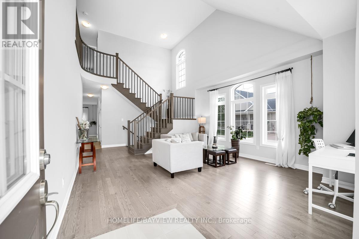 52 Bluestone Crescent, Brampton (Sandringham-Wellington), Ontario  L6R 4B8 - Photo 5 - W12634342