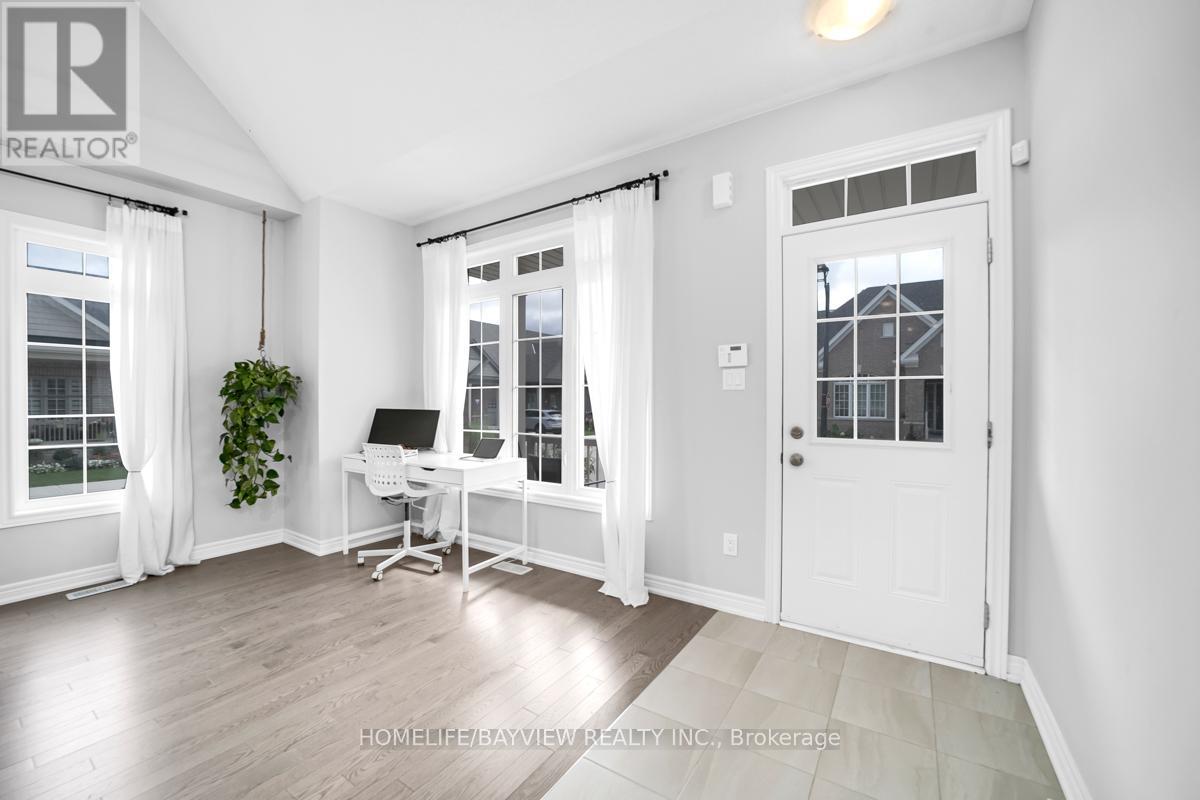 52 Bluestone Crescent, Brampton (Sandringham-Wellington), Ontario  L6R 4B8 - Photo 6 - W12634342