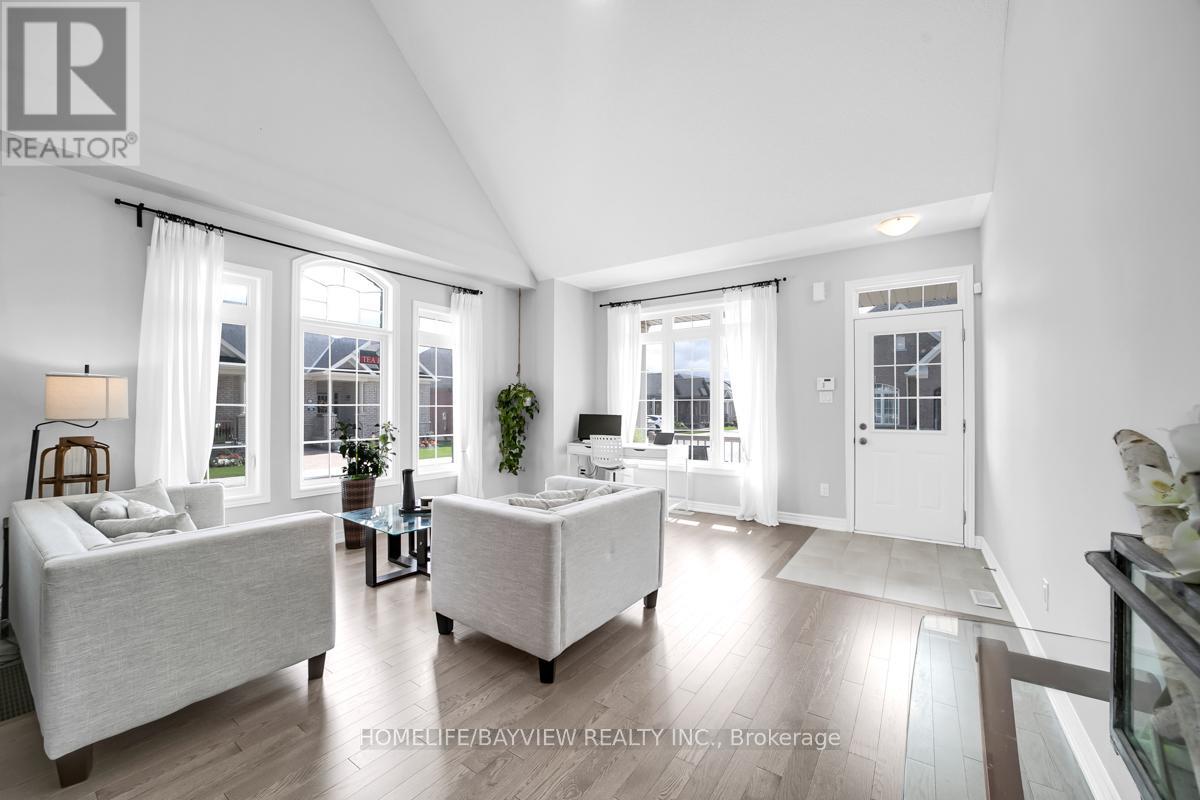 52 Bluestone Crescent, Brampton (Sandringham-Wellington), Ontario  L6R 4B8 - Photo 8 - W12634342