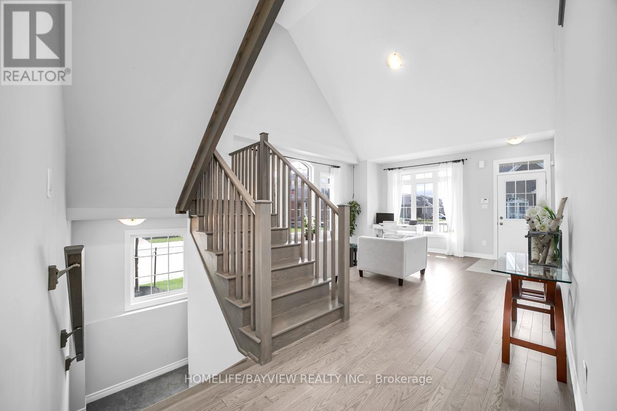 52 Bluestone Crescent, Brampton (Sandringham-Wellington), Ontario  L6R 4B8 - Photo 9 - W12634342